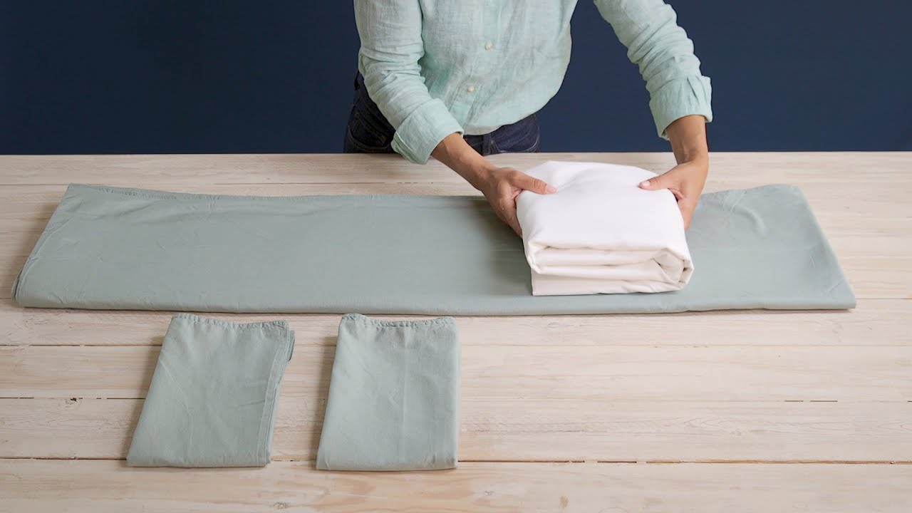 Как компактно сложить постельное белье в комод пошагово